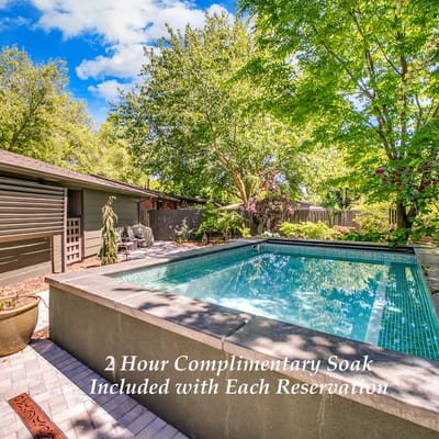 The East End Retreat - Exclusive Hot Springs Pool